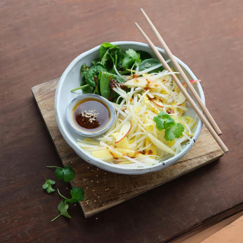 Salade de chou-rave et mangue au miso
